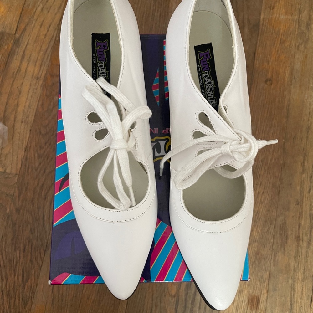 Cool Victorian type, WHITE MATTE brand: funtasma